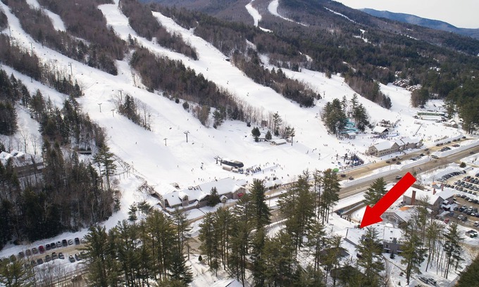 Bartlett House | Walk to Lifts! 3 bed 3 bath Stunning End Unit with views @ base of Attitash.