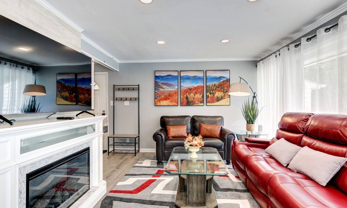 Bethesda House | Walk to Metro Station Restaurant Shops 2K2Q1T 2Ba Single Family Home