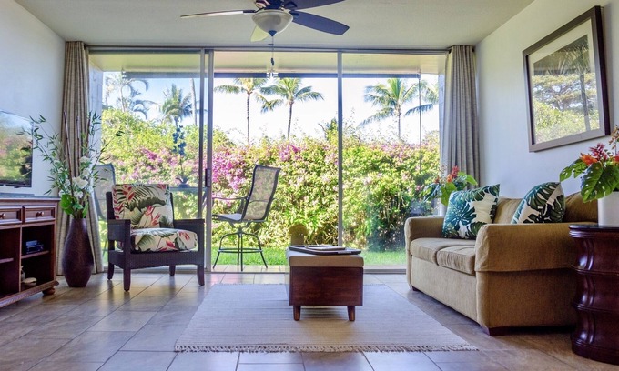 Napili Condo | Walk to Napili Bay & Gazebo Restaurant! King Bed!