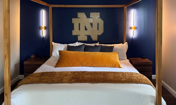 Roseland House | Walk to ND/SMC - Redesigned Condo Sleeps 10