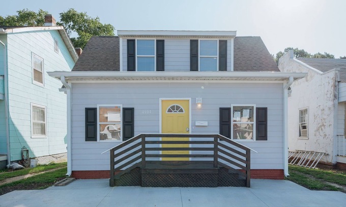 Newport News House | Walk to NN Shipyard - 3 bed 2 bath, 6 beds