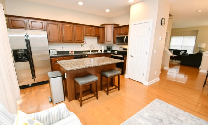 Roseland House | Walk to Notre Dame! Spacious 3BR Townhome w/Garage & Family-Friendly Amenities(