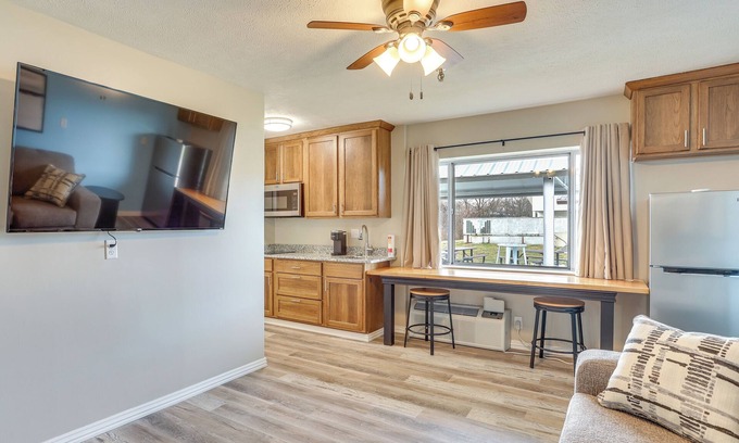 Oakland City Apartment | Walk to Oakland City University: Modern Apartment!