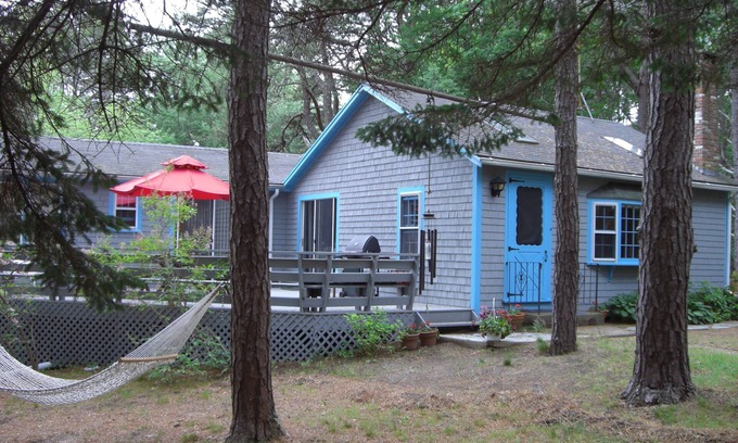 Wellfleet Cottage | Walk to ocean bch & bike rail trail, Nat'l Seashore, WiFi, A/C