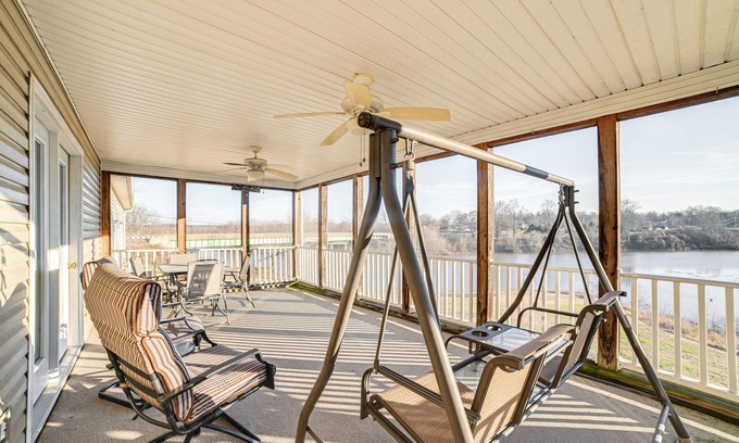 Golconda House | Walk to Ohio River: Golconda Home w/Water Views!