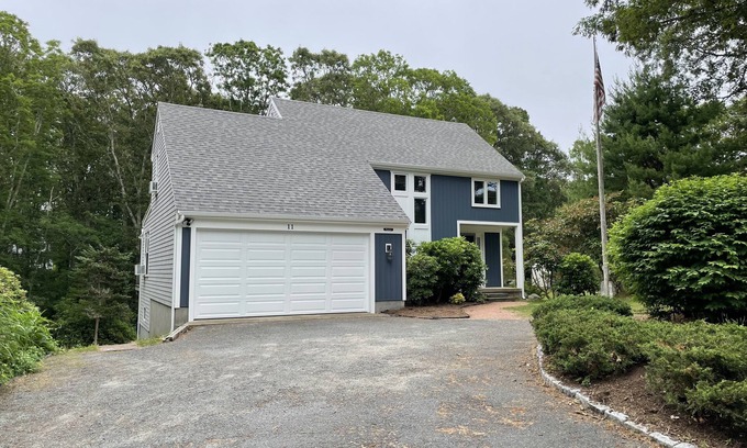 West Falmouth House | Walk to Old Silver Beach. Perfect For Your Family Vacation