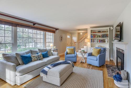 Teaticket House | Walk to Parks and Dining Falmouth Family Retreat!