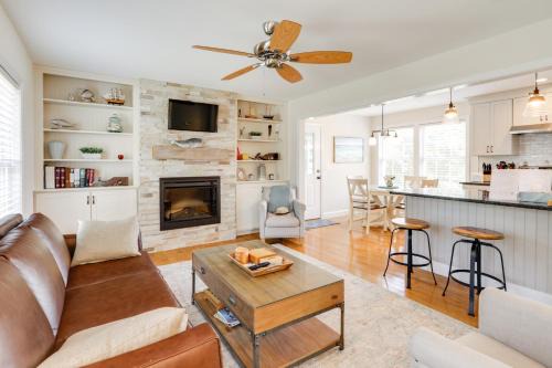 Pawcatuck House | Walk to Pawcatuck River Family-Friendly Home!