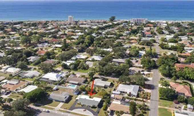 Golden Beach Condo | Walk to Private Beach Access, Golden Beach Haven