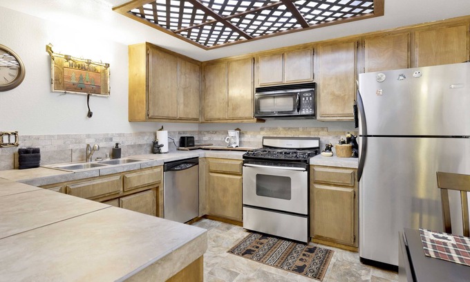 Summit Estates Condo | Walk to Resort Lifts from Warm Brownie Cozy Condo
