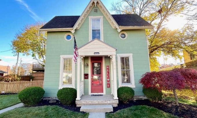 Miamisburg House | Walk to Restaurants & Shops of Downtown Miamisburg