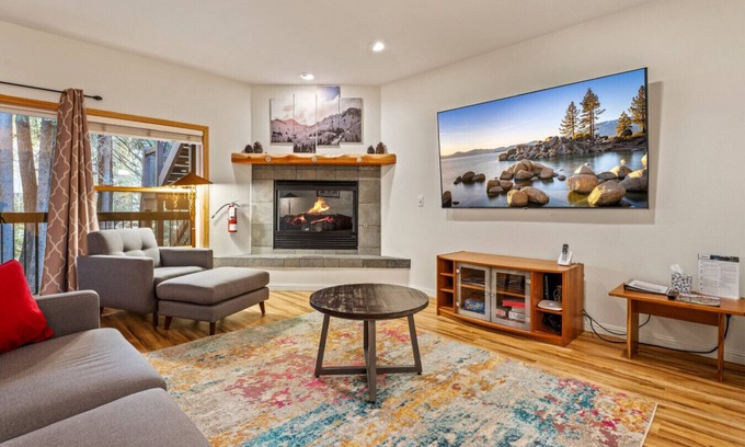 Olympic Valley Apartment | Walk to River & Park | Mins to Palisades & Tahoe