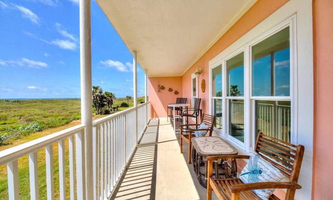 Sand Point Condo | Walk to Sandfest, Shared Pool, Boardwalk to the Beach