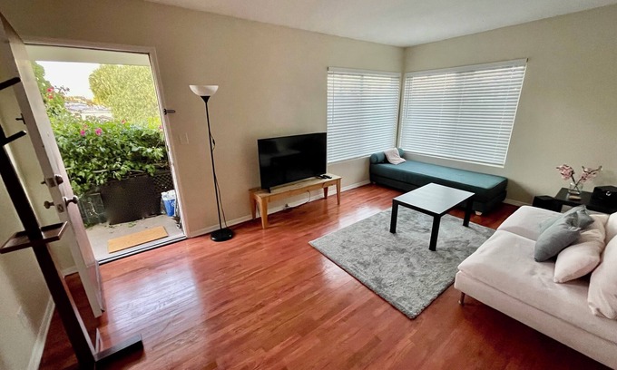 Ocean Park Apartment | Walk to Santa Monica & Venice Beach! 1BR Apartment, Blocks to the Sand.
