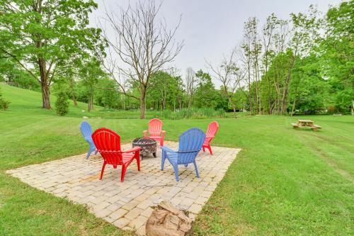 Saylorsburg House | Walk to Saylors Lake Townhome with Shared Perks!