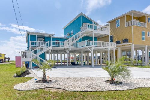 Surfside Beach House | Walk to Shore Freeport Beach House with Grill!