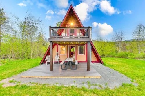 Hunter House | Walk to Ski Lift! Charming Hunter A-Frame