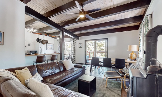 Alpine Meadows Condo | Walk to Ski Lift | Modern Top-Floor Mountain-View Getaway Near Scenic Trails
