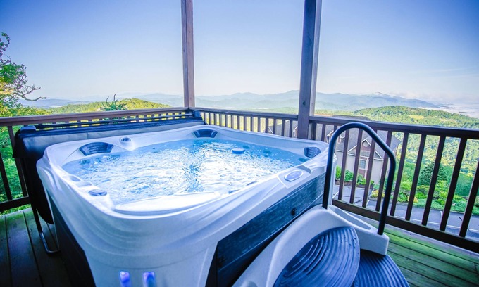 Sugar Mountain Condo | Walk to ski slopes! INCREDIBLE MTN VIEWS,SUNSETS, HOTTUB, FIREPLACE