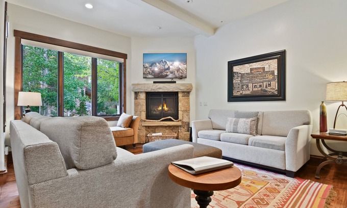 Park City House | Walk to Skiing, Exceptional Juniper Landing 2 BR, Private Hot Tub, Golf Course Views, Outdoor Pool