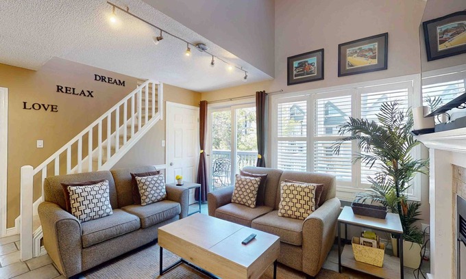 Craigleith Condo | Walk-to-slope condo w/fireplace, pool & tennis