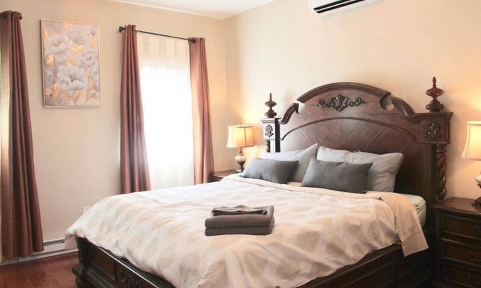 Passyunk Square House | Walk to South Philly's Best Restaurants & Bars!