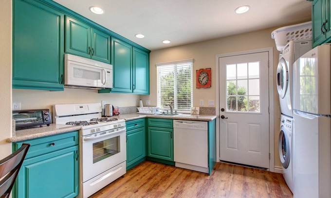 Carlsbad Village Cottage | Walk to the Beach! Amenities galore! Great location DT Carlsbad!