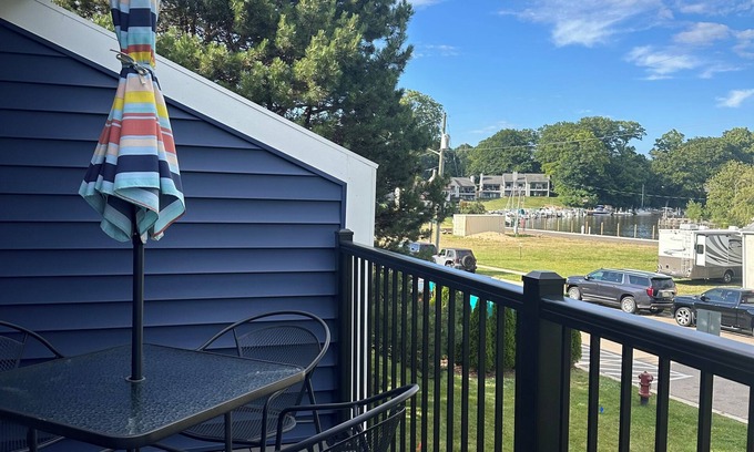 South Haven Condo | Walk to the beach & downtown! Kid Approved!
