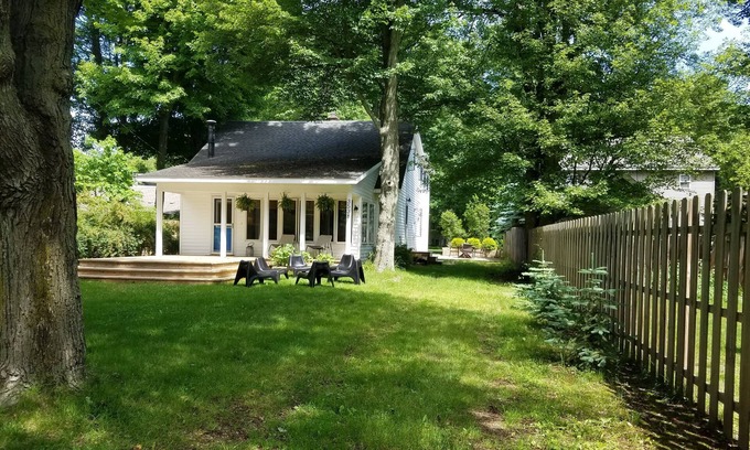 Holland House | Walk To The Beach, Hiking And Parks