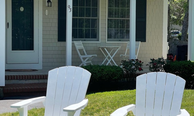 West Hyannisport House | WALK TO THE BEACH LUXURY VACATION CENTRAL AIR, KG BEDS, IDEAL FOR LONG STAYS.