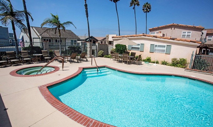 South Oceanside Condo | Walk to the beach - Mermaid's Pool Retreat