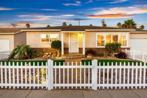 South Oceanside House | Walk to the Beach Private Backyard and Fire Pit