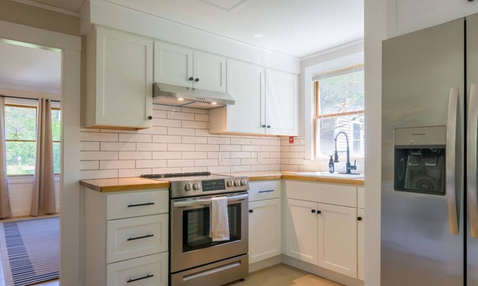 East Sandwich House | Walk to the beach from this classy and compact cottage