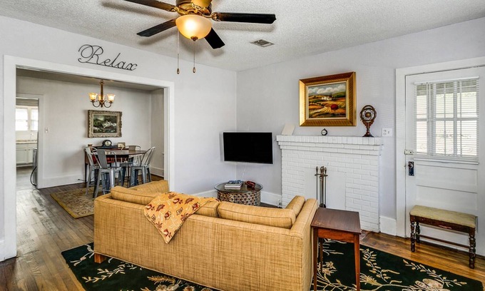 Old East Hill House | Walk To The Pensacola Bay Center - Historic Downtown Single Family Home - Fast WiFi - Old East Hill
