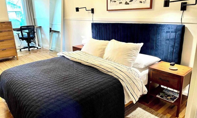 Southern Crossing House | Walk to the River! Incredible Home in the ♥ of Old Bend