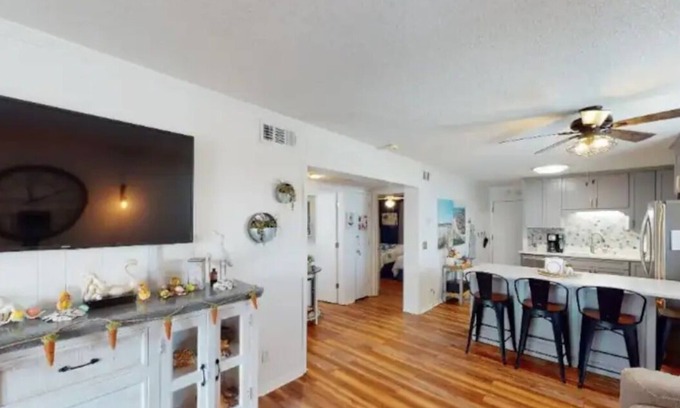 North Myrtle Beach Condo | Walk to the Ocean - 2 bed 2 bath Condo in Cherry Grove Beach SC