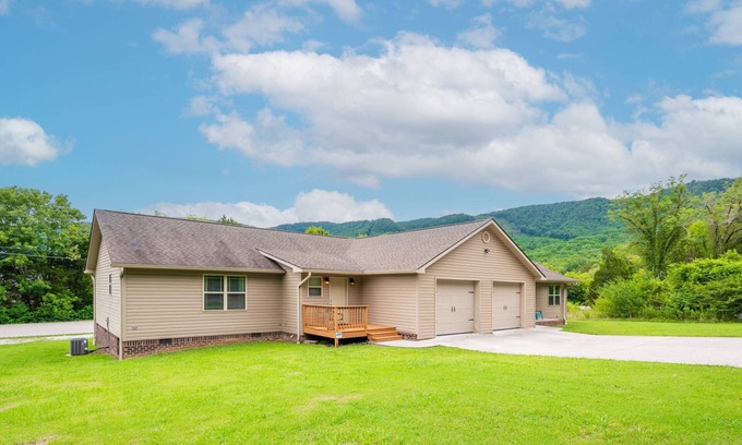 Lookout Valley Neighborhood Association House | Walk to the Venue - 10 minutes to Downtown and Lookout Mountain - hiking, biking