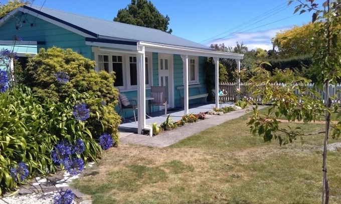 Mapua Cottage | Walk to the wharf and village