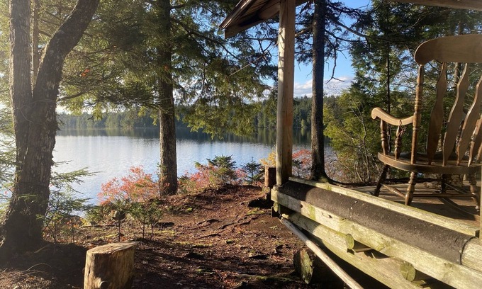 Beddington Cabin | Walk to this secluded lakeside cabin in downeast Maine