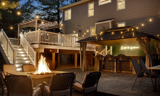 Purcellville House | Walk to Top-Rated Restaurants & Trails! 7BR w/HotTub Gazebo & Built-in FirePit!