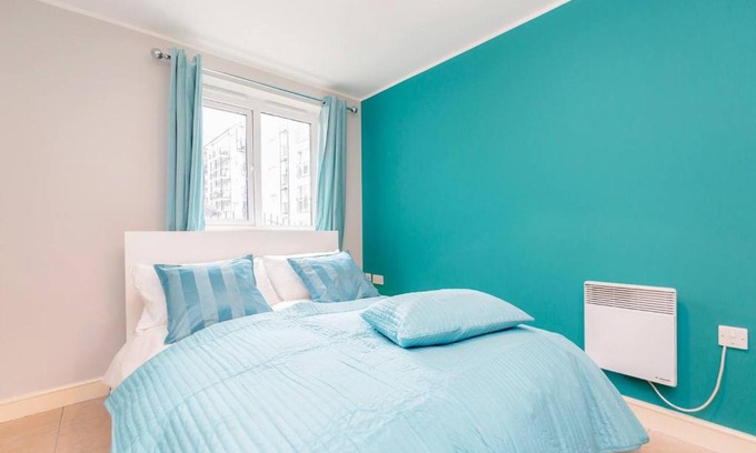 Shadwell Apartment | Walk to Tower Bridge 2BD up to 8