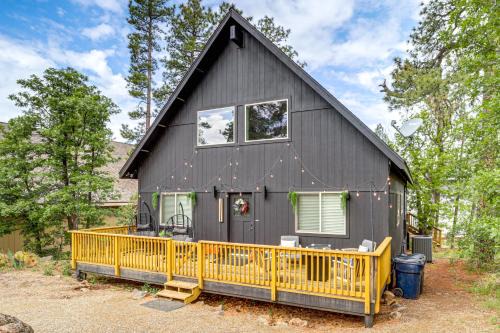Munds Park House | Walk to Trails Modern Munds Park Mountain Retreat