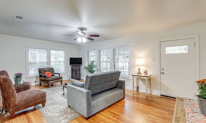 Hancock House | Walk to UT: Central Austin Home w/Fenced Yard!