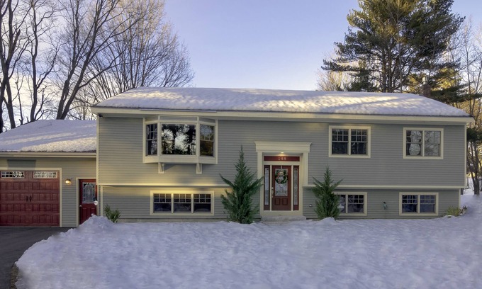 North Conway House | WALK TO VILLAGE/DINING/SHOPPING/MINUTES TO SKIING/OWNER OPERATED/CLEAN