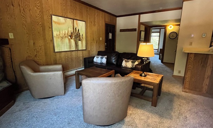 Olympic Valley Condo | Walk to Village! Clean 2BDRM Palisades Tahoe Condo: Hikes, Dining, Wifi