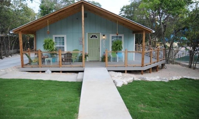 New Braunfels House | Walk to Wurstfest/Relaxing Beach Themed House Right Next to Schlitterbahn