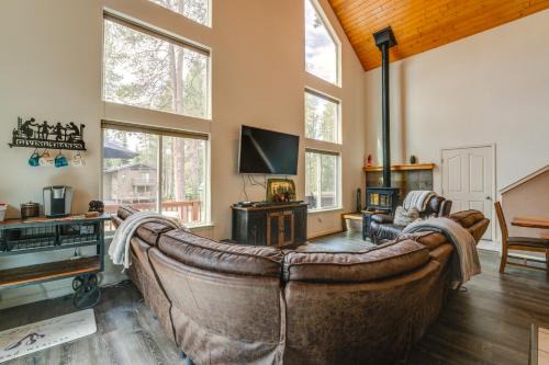 Pla-Vada Woodlands House | Walk to Yuba River and Beach Pet-Friendly Cabin