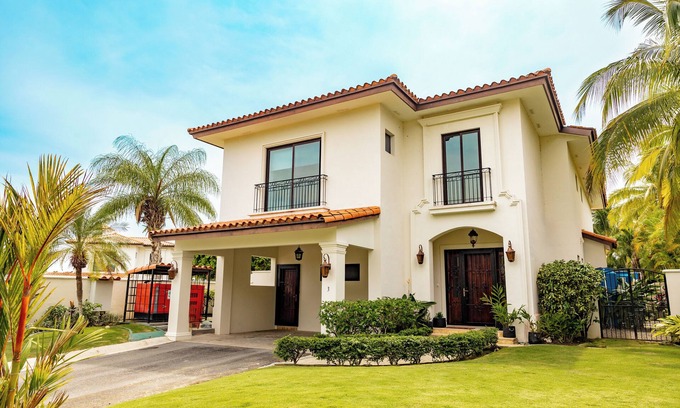 Playa Blanca House | Walk2Beach/Pool/WiFi/Golf/Dining/Yoga/Pilates/Fishing/home office