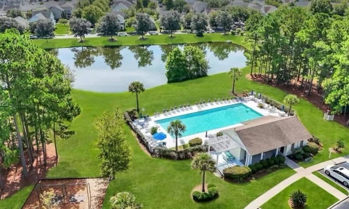 Bluffton House | Walk2OldTown! Luxury Home + Carriage House