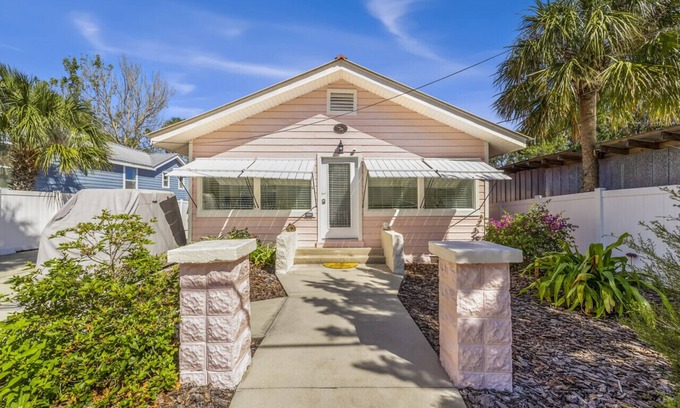 Cedar Key House | Walkable bayside home with private dock and large outdoor living area